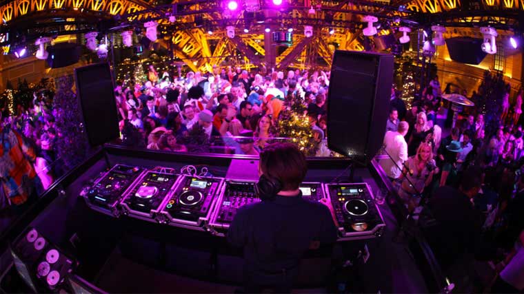 Chateau Nightclub & Gardens: Paris Las Vegas's Multilevel, Indoor-Outdoor  Club