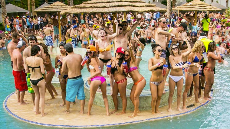 Vegas Yelpers pool party like Elites at Élia Beach Club